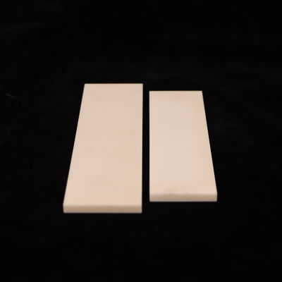 Alumina keramische thermische expansie 8,9 X 10-6 / K en dichtheid 3,75-3,9 g / cm3 Perfect voor uw B2B behoeften