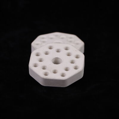 Warmte-schokbestendigheid 250 Mullite keramiek met een termieke uitbreidingscoëfficiënt van 4,5 tot 5,5 × 10−6 per Kelvin en hardheid van 7 tot 8 Mohs