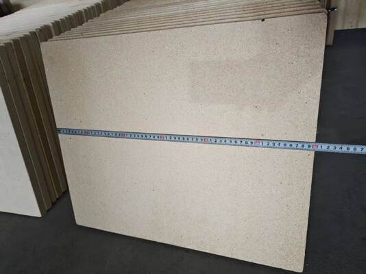 Onverglaste Cordierite-ovenplanken Dikte 10-30 mm Koëfficiënt van thermische uitbreiding 2,2 × 10-6 per graad Celsius Ontworpen voor duurzame oven