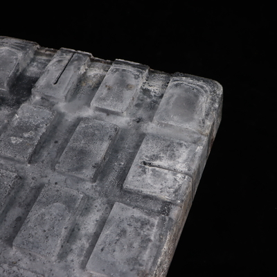 Refractaire siliconcarbide-pushplaat voor gebruik bij hoge temperaturen