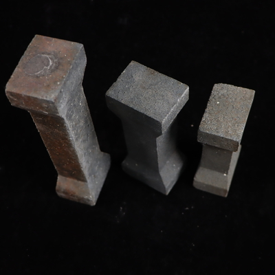 Brick Shape Kiln Posts met een schijnbare porositeit van 7-8% en duurzaam siliciumcarbide