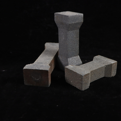Brick Shape Kiln Posts met een schijnbare porositeit van 7-8% en duurzaam siliciumcarbide