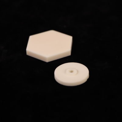 Dielectrische sterkte 18-20 KV/mm Druksterkte 3000 MPa Dielectrische constante 9,6 Aluminiumoxide Keramiek