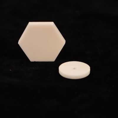 Dielectrische sterkte 18-20 KV/mm Druksterkte 3000 MPa Dielectrische constante 9,6 Aluminiumoxide Keramiek