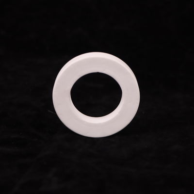 8,9 x 10-6/K Thermische uitzetting Witte Aluminiumoxide Keramiek met Prestaties en Diëlektrische constante 9,6