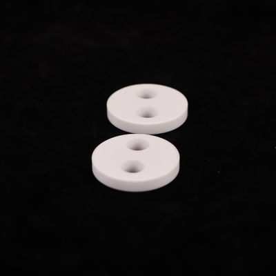 Thermische uitbreiding 8.9 X 10-6/K Aluminaseeramiek voor dielectrische sterkte en optimale prestaties