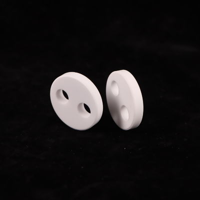 Thermische uitbreiding 8.9 X 10-6/K Aluminaseeramiek voor dielectrische sterkte en optimale prestaties