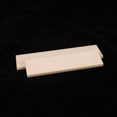 Alumina keramische thermische expansie 8,9 X 10-6 / K en dichtheid 3,75-3,9 g / cm3 Perfect voor uw B2B behoeften