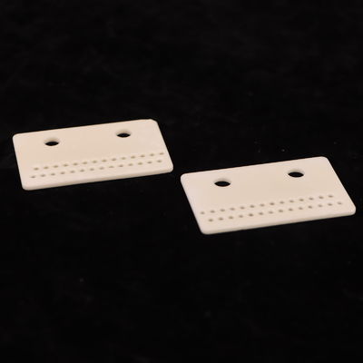 8.9 X 10-6/K Thermische uitzetting Aluminiumoxide Keramiek voor Duurzame en Sterke Toepassingen