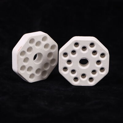 Warmte-schokbestendigheid 250 Mullite keramiek met een termieke uitbreidingscoëfficiënt van 4,5 tot 5,5 × 10−6 per Kelvin en hardheid van 7 tot 8 Mohs