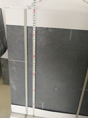 Zwarte siliconcarbideovenplanken, geschikt voor het branden in ovens, die thermische stabiliteit en slijtvastheid bieden