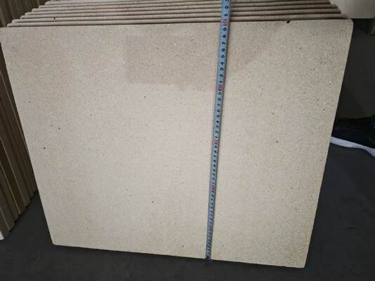 Onverglaste Cordierite-ovenplanken Dikte 10-30 mm Koëfficiënt van thermische uitbreiding 2,2 × 10-6 per graad Celsius Ontworpen voor duurzame oven