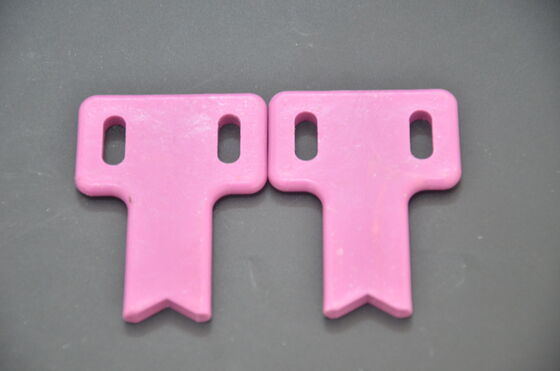 Hardheid 9 Mohs Aluminiumoxide Keramiek met een isolatieweerstand van meer dan 1012 Ohm cm en een druksterkte van meer dan 3000 MPa voor precisieinstrumenten