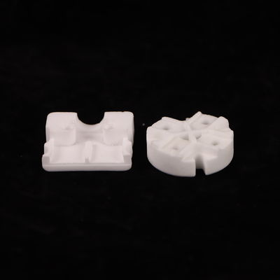 Hoogsterkte Aluminiumoxide Keramiek met Thermische Geleidbaarheid 25-35 W/mK en Buigsterkte van 200-400 MPa in Wit
