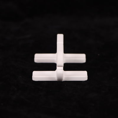 Witte aluminiumoxide keramische buigsterkte 200-400 MPa en thermische uitbreiding 8,9 X 10-6/K voor toepassingen bij hoge temperaturen