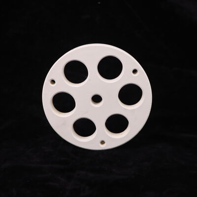 Gewoonlijk minder dan 15 procent porositeit Hoogtemperatuur mullite keramiek ontworpen voor warmtebeheer en langdurige betrouwbaarheid