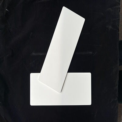 Thermische geleidbaarheid 25 tot 35 W per mK Aluminium keramisch materiaal ontworpen voor elektrische isolatie en thermisch beheer