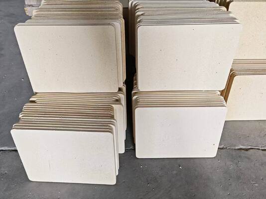 Onglazuurde cordieriet-mulliet ovenplaten met gladde rand, geoptimaliseerd voor langdurige prestaties van de ovenplaat onder thermische belasting